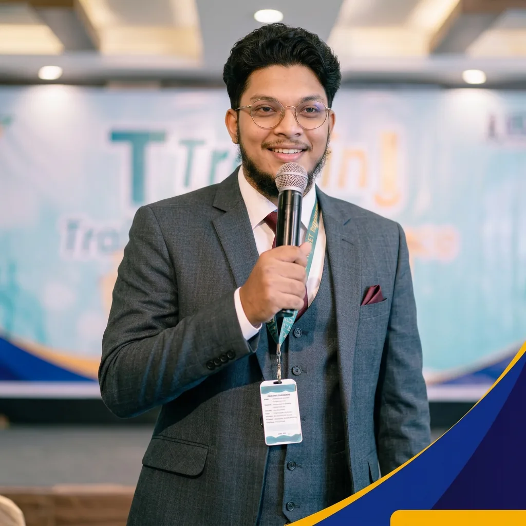 SEO founder presenting organic growth strategy